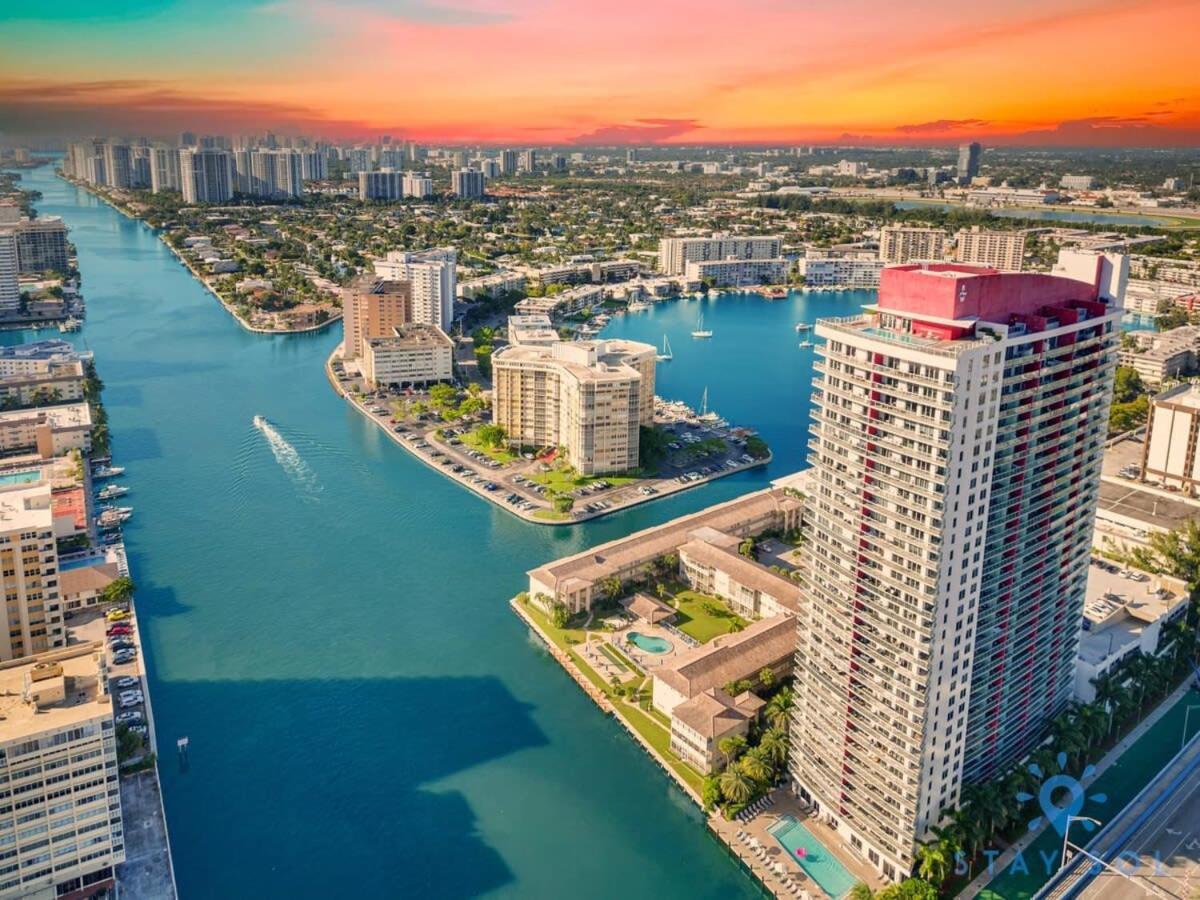 Amenities Balcony W Stunning Views-Beachfront Hallandale Beach Exterior photo