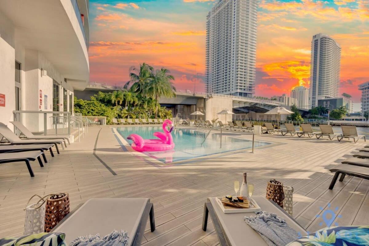 Amenities Balcony W Stunning Views-Beachfront Hallandale Beach Exterior photo